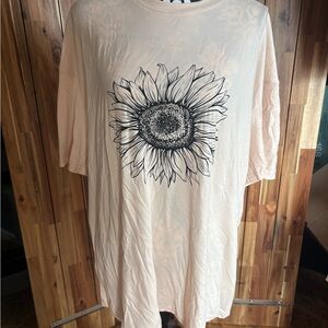 Sunflower Print Women's Tee - Light Pink